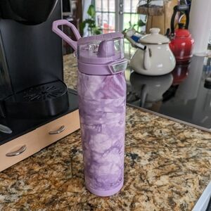 20oz water bottle with locking lid